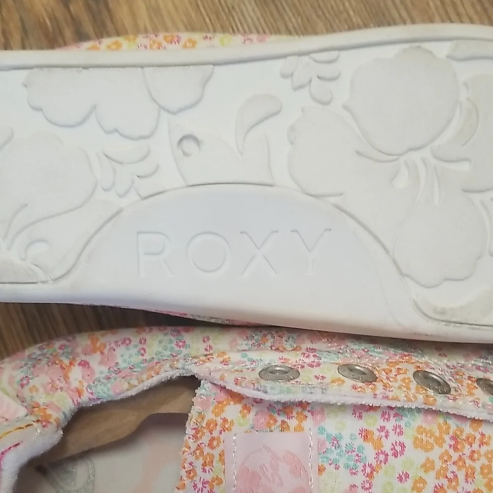 Roxy Pink and White Floral Sneakers Size 6 Cottage core - Picture 2 of 7
